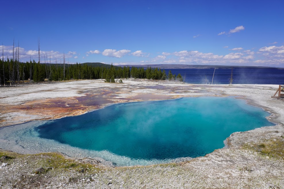 HOT SPRINGS TURQUOISE NATURE STEAM LAKE