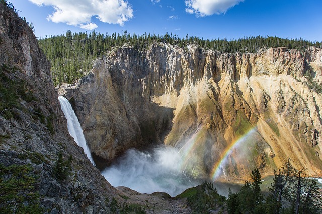 Falls Yellowstone rainbow hiking