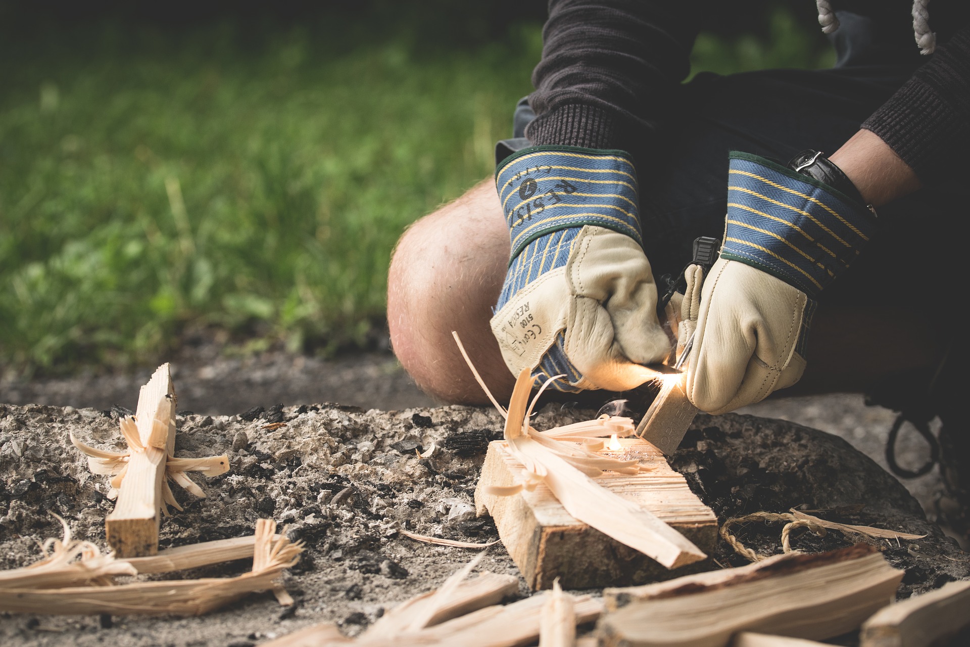 tinder kindling wood camping