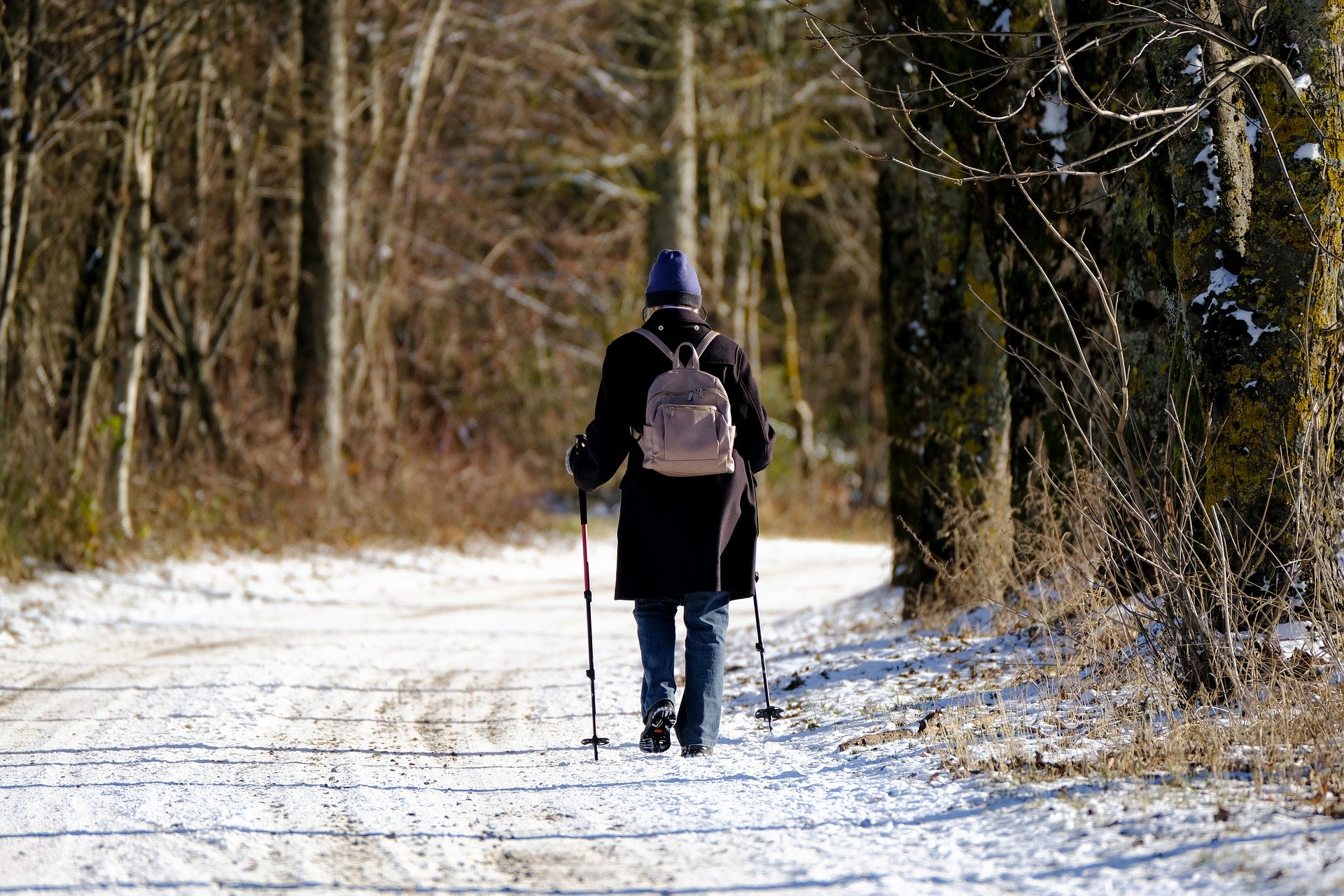 winter hike snow