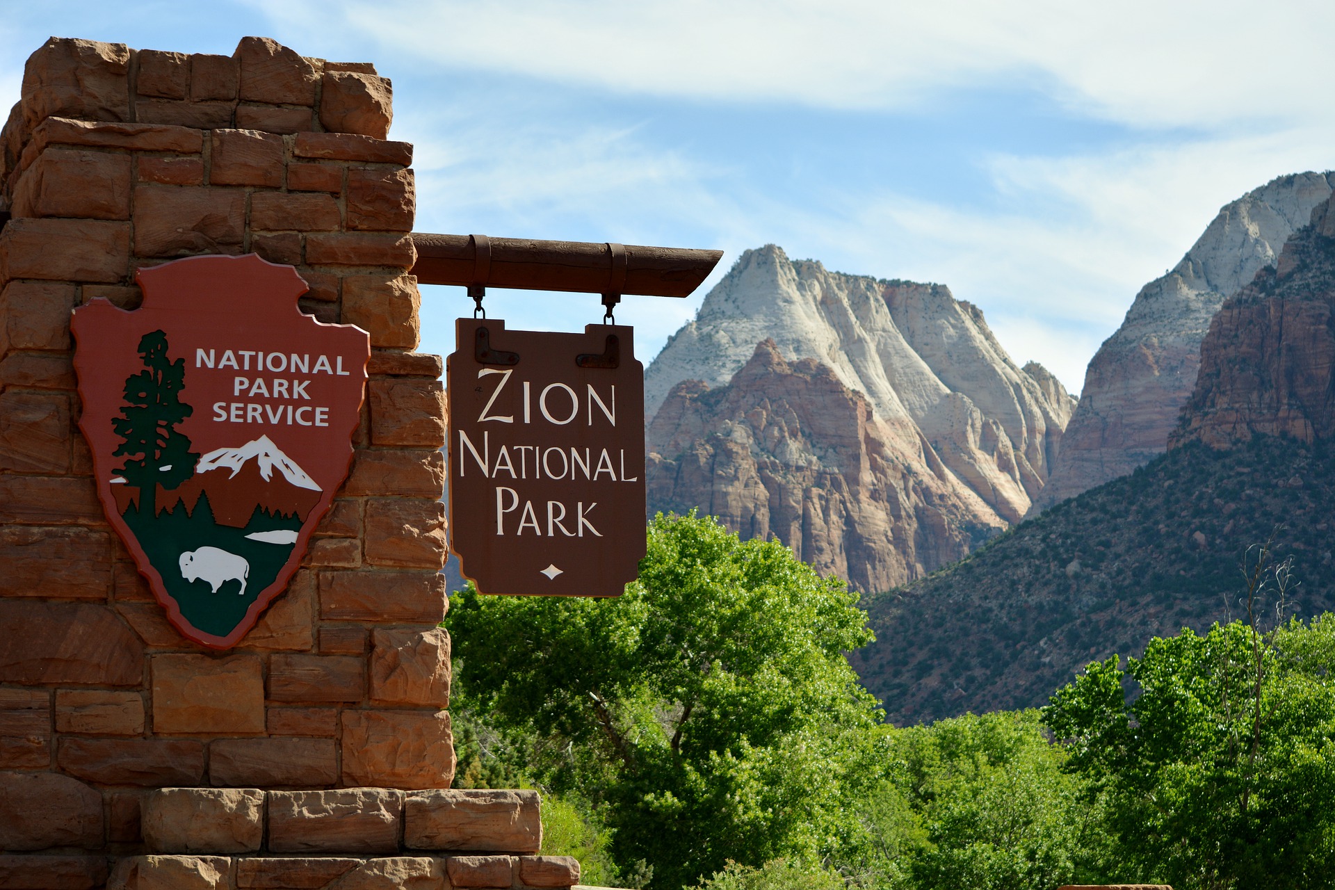 Zion national park entrance pixabay