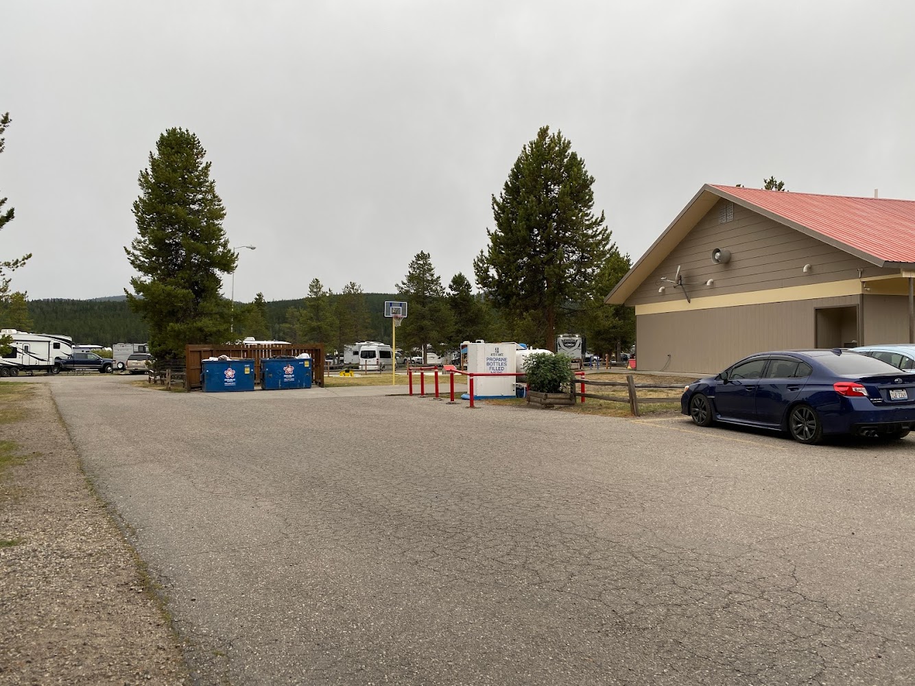 yellowstone camping parking area