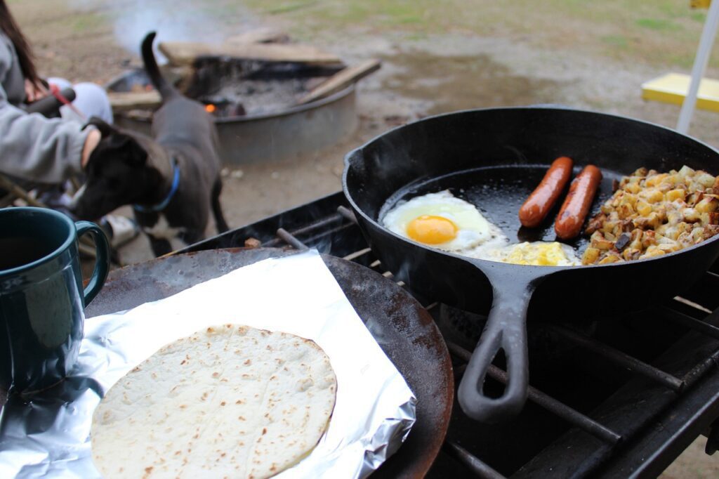 camping food cooking